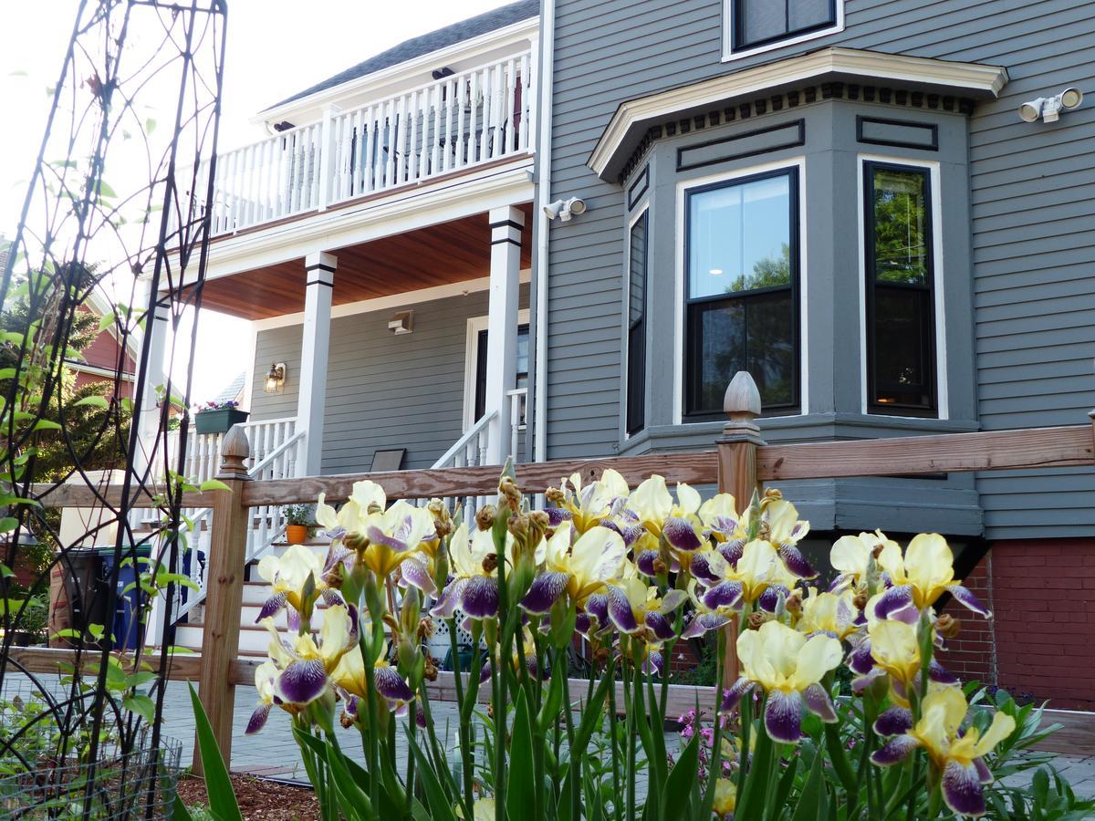 Davis Square Inn Somerville Exterior photo